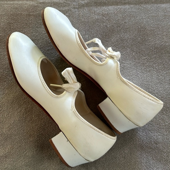 🎃 💟 GENUINE LEATHER CAPEZIO DANCE SHOES,  WHITE - Picture 3 of 5